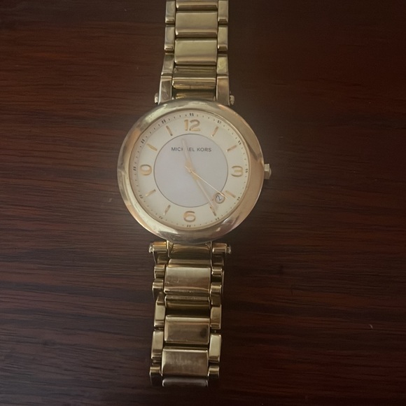 Michael Kors gold tone watch - Picture 6 of 10